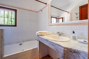 Finca Els Marsals: Badezimmer ensuite zu Schlafzimmer Nr. 9