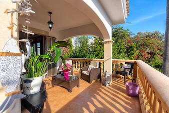 Finca Villa Ca's Nin: Terrasse mit Meerblick