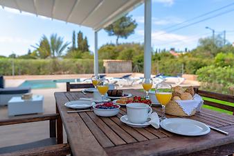 Finca Can Lluis: überdachte Terrasse