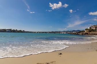 Finca Can Lluis: Strand von Portocolom