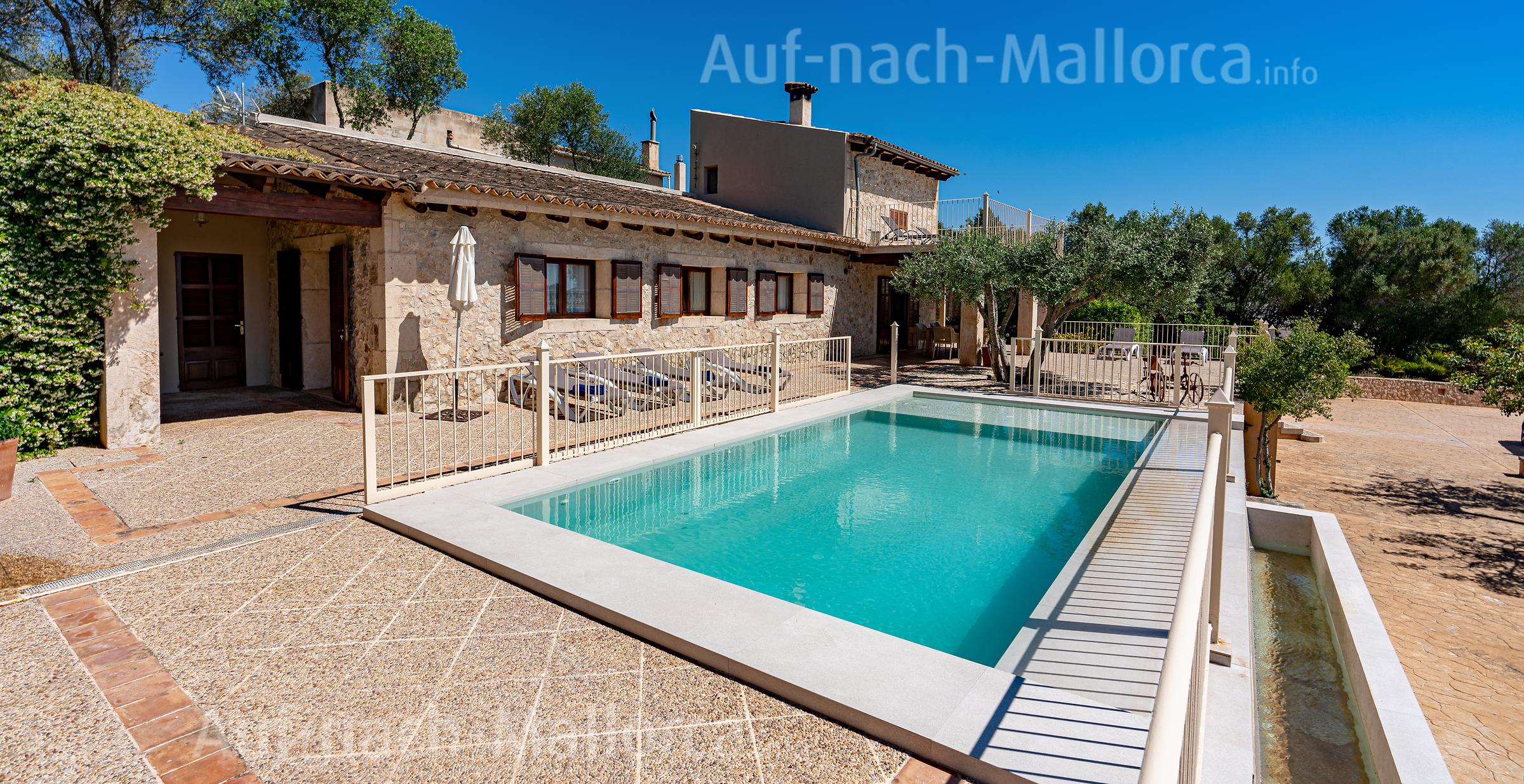 Die Finca von oben Aussenbereich Finca Nines Auf nach Mallorca