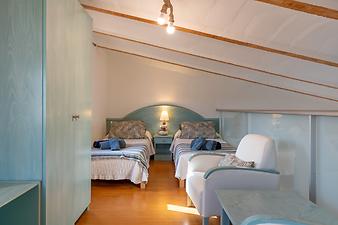 Finca Villa Es Collet de Manacor: Schlafzimmer auf der Empore