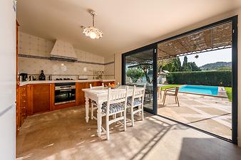 Finca Villa Es Collet de Manacor: Von der Küche zur Terrasse