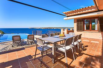 Finca Ses Penyes Rotges: Terrasse mit Meerblick