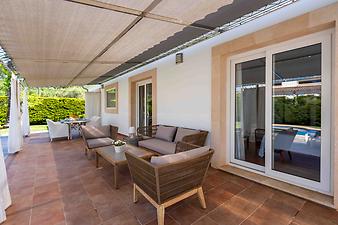 Finca Ca na Marina: Große Terrasse mit Schatten