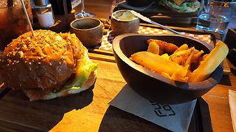 a b: IMG_20230403_201351.jpg