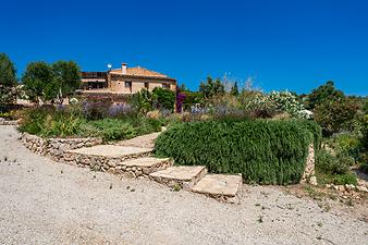 Finca Can Tian: Eingangsbereich und Blick in den Garten