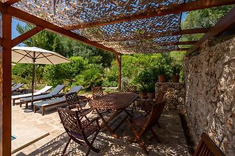 Finca Can Tian: Pergola am Pool