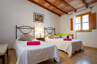 Finca Can Robi Nou: Das zweite Schlafzimmer hat 2 Einzelbetten 90 x 200 cm, die auch zusammengestellt werden können. 
