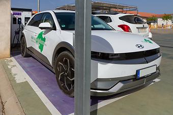 Hyundai Ioniq 5 an der Schnelladestation in Manacor.jpg