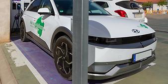 Ladestation 50 KW Endesa Schnellladestation Manacor: Hyundai Ioniq 5 an der Schnelladestation in Manacor.jpg
