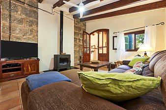 Finca Son Fam Nou: Wohnzimmer mit Kamin