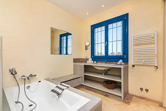 Finca Can Roca: Bad 2, ensuite zu Schlafzimmer 3, fehlt noch WC und Dusche link