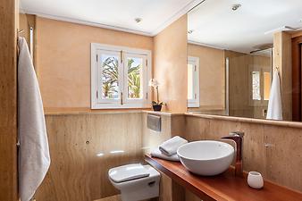 Finca S'Embat: baño inferior vistas mar.jpg