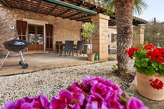 Finca Can Robi Nou: Grill auf der Terrasse