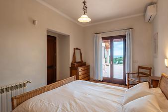Finca Can Guillem Boquet: Schlafzimmer EG.jpg