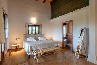 Finca Can Parpal: Masterschlafzimmer