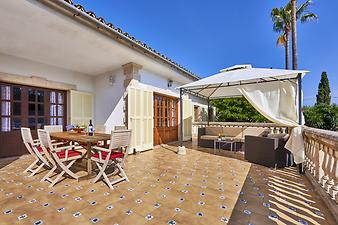 Finca Cas Sineuer: Terrasse vor Wohn- und Esszimmer