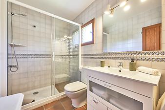 Finca Cas Sineuer: Bad 2, ensuite zu Schlafzimmer 3