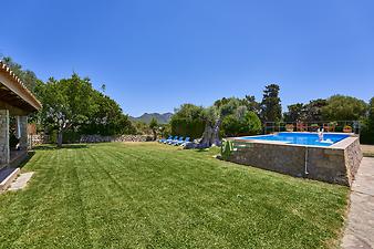 Finca Can Pamboli: Rasenfläche zum Ballspielen - Sonnenschirm auf Anfrage