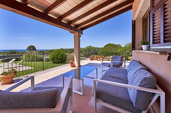 Finca Can Guillem Boquet: Grosse überdachte Terrasse