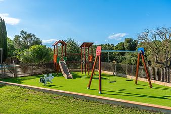 Finca Ses Bitles: Spielplatz Nr. 1 am alten Pool