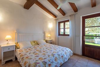 Finca Ses Bitles: Schlafzimmer mit Terrassentür