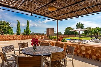 Finca Ca S' Amitger de son Forteza: Terrasse mit Gartenmöbeln