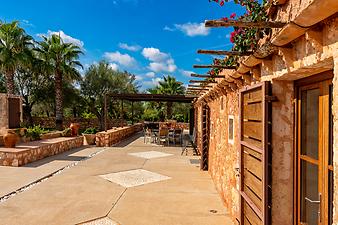 Finca Ca S' Amitger de son Forteza: Terrasse mit Flusskieseln