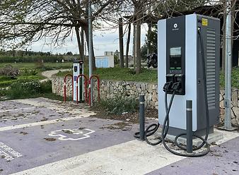 a b: Agromart bei Vilafranca-Schnelllader.jpg