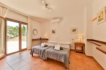 Finca Es Puig d'es Call: Schlafzimmer 6, 2. Gebäude, Eingang vom Patio aus