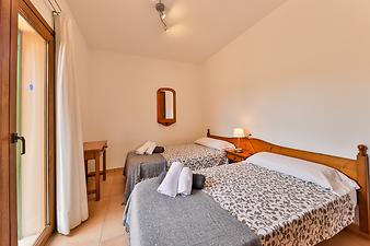 Finca Es Puig d'es Call: Schlafzimmer 3 gegenüber von Bad 2 OG