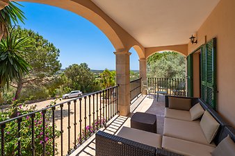 Finca Es Puig d'es Call: Überdachte Terrasse vom Esszimmer aus