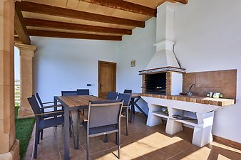 Finca Can Serra: Gemauerter Grill