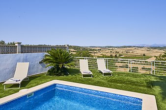Finca Can Serra: Poolliegen am Pool