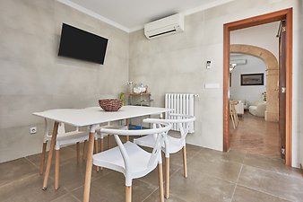 Finca Can Serra: Esstisch in der Küche