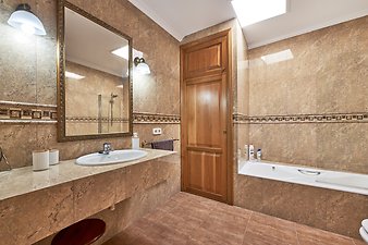 Finca Can Serra: Badezimmer im Obergeschoss