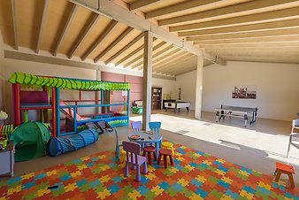 Finca Can Pere Rei: viele Spielsachen in der Spielhalle