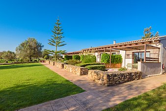 Finca Can Pere Rei: Neubau, Ferienwohnungen mit jeweils 2 Terrassen