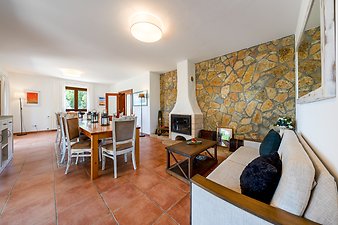 Finca Es Puig d'es Call: Sitzecke beim Esszimmer, Hauptgebäude