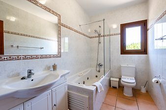 Finca Es Puig d'es Call: Bad 2 OG nach SZ1 nen anderen Flur entlang