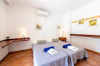 Finca Es Puig d'es Call: Schlafzimmer 6, 2. Gebäude vom Patio aus
