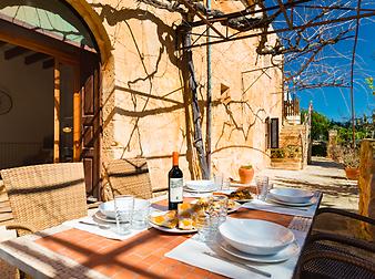 Finca Son Cortera Vell: Sonne auf der Terrasse