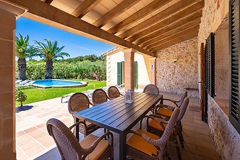 Finca Sa Fonteta: Essplatz überdachte Terrasse
