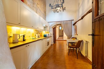Finca Son Jorbo: Tierra- Küche mit kleinem Essplatz