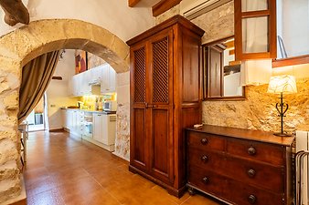 Finca Son Jorbo: Tierra- Schlafzimmer-Blick auf Kleiderschrank 