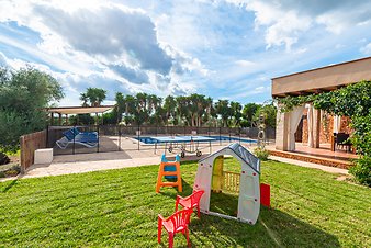 Finca Coll Doret: Rasen am Pool
