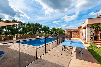 Finca Coll Doret: Umzäunter Pool.