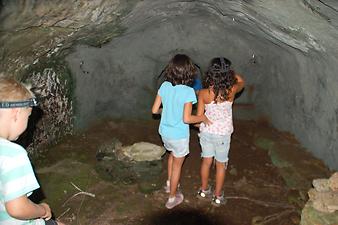 Finca Es Rafal Roig: alte Höhlen Auf dem Gelände der Finca