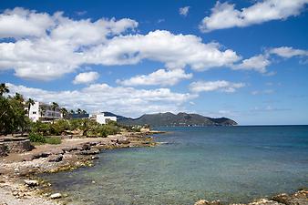 Ferienwohnung Ses Roques de Cala Bona: Blick über den Felsenstrand